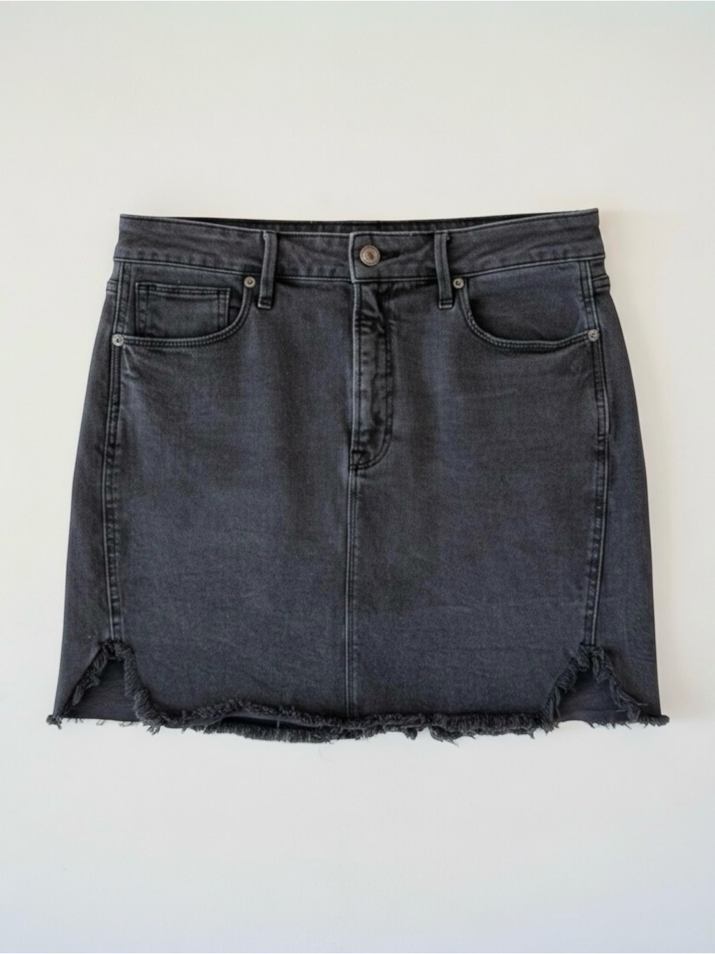Good American Good 90s Black Denim Mini Skirt Raw Hem Distressed Size 15/33